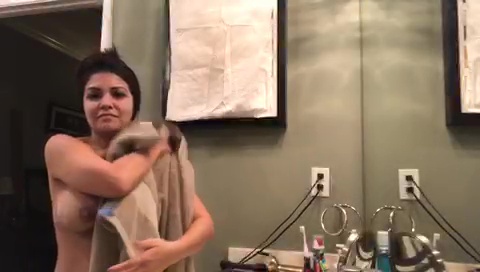 Streamer Accidental Boob Slip After Shower Live video leaked